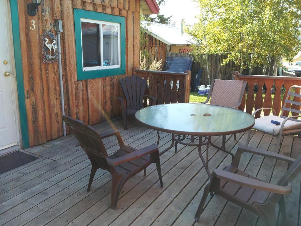 Готель Steamboat Mountain Chalets Spillimacheen Номер фото