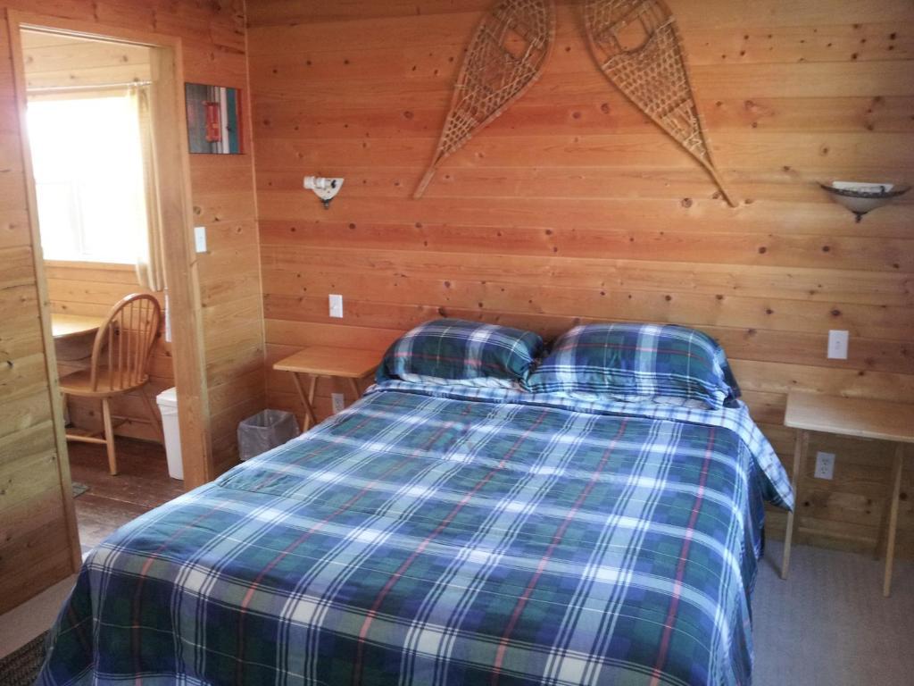 Готель Steamboat Mountain Chalets Spillimacheen Номер фото