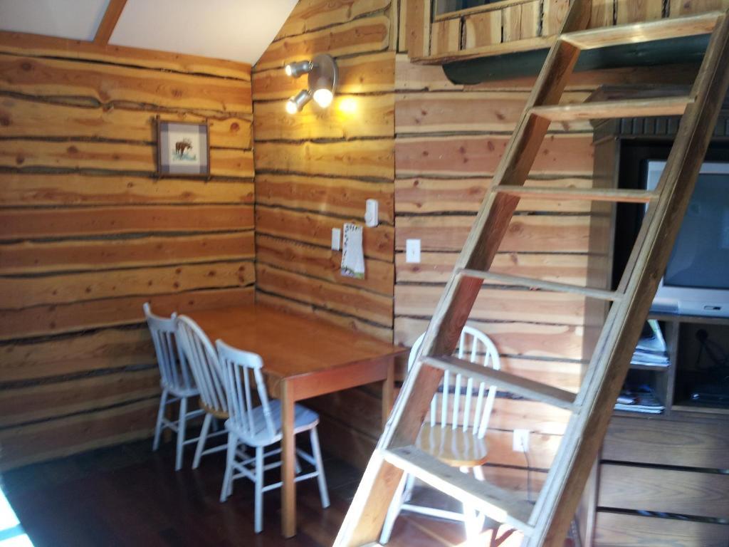 Готель Steamboat Mountain Chalets Spillimacheen Номер фото
