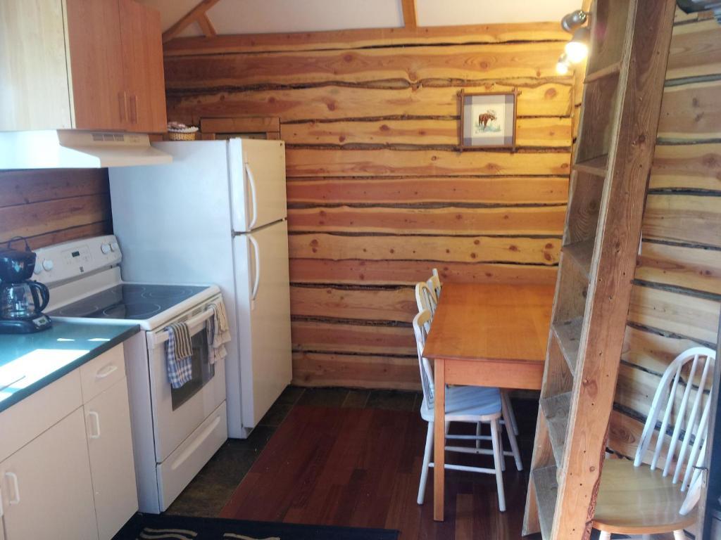 Готель Steamboat Mountain Chalets Spillimacheen Номер фото