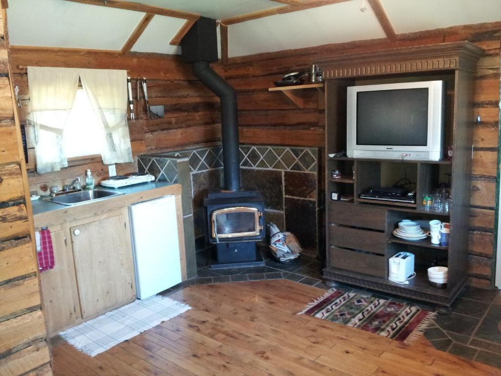 Готель Steamboat Mountain Chalets Spillimacheen Номер фото