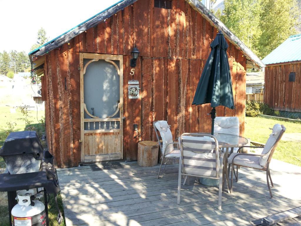 Готель Steamboat Mountain Chalets Spillimacheen Екстер'єр фото