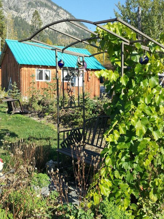 Готель Steamboat Mountain Chalets Spillimacheen Екстер'єр фото