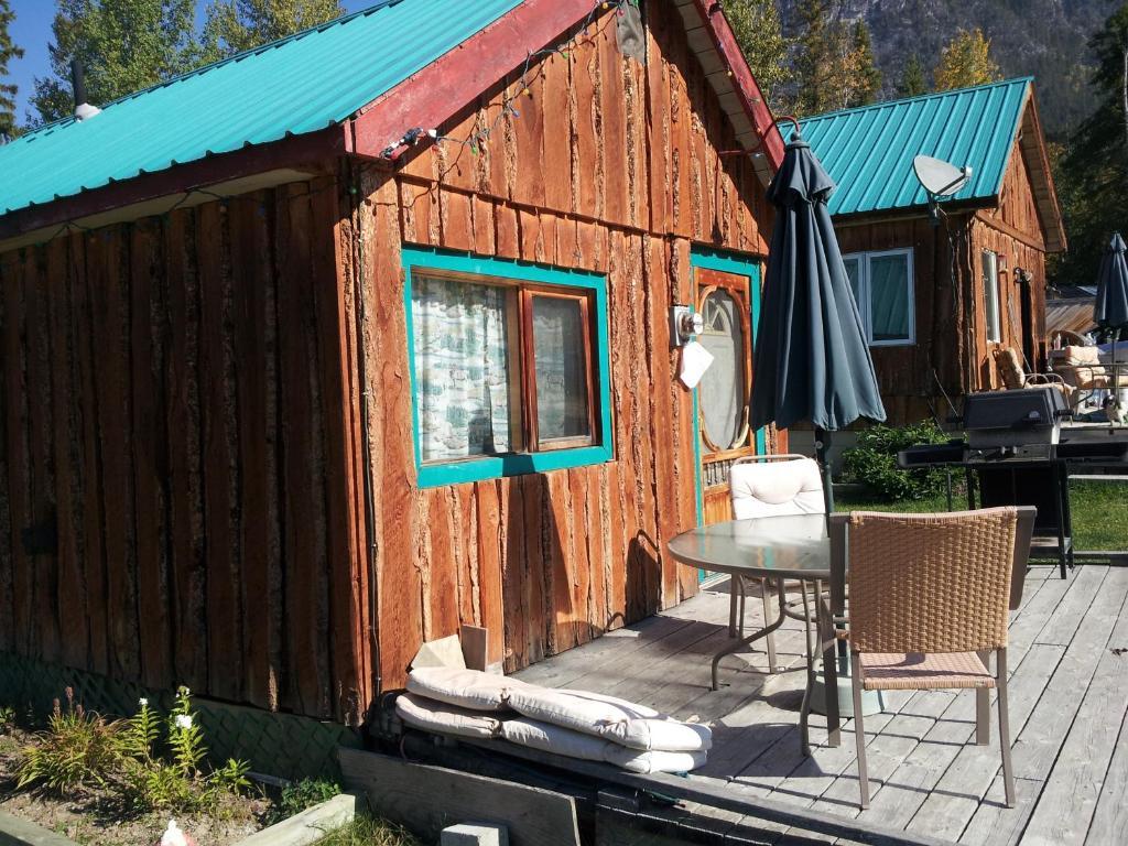 Готель Steamboat Mountain Chalets Spillimacheen Екстер'єр фото