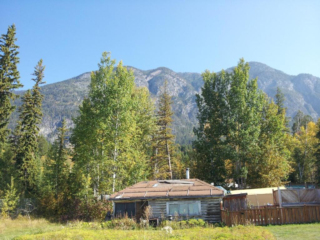 Готель Steamboat Mountain Chalets Spillimacheen Екстер'єр фото