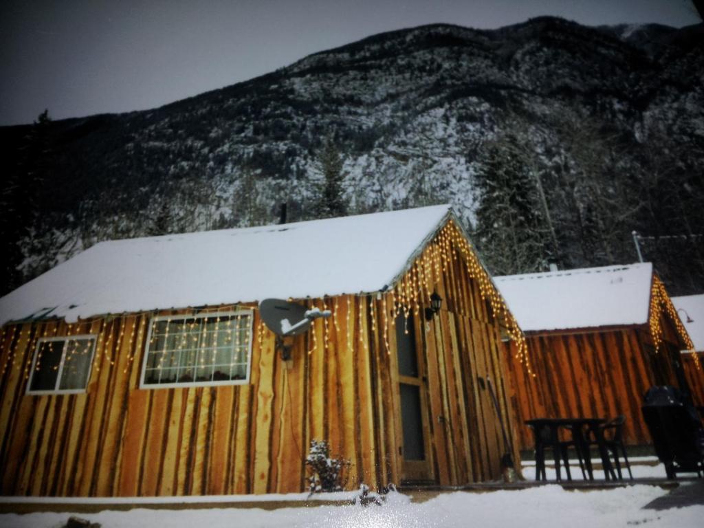 Готель Steamboat Mountain Chalets Spillimacheen Екстер'єр фото