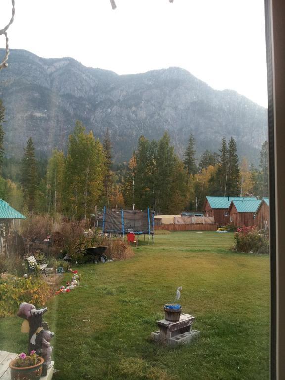 Готель Steamboat Mountain Chalets Spillimacheen Екстер'єр фото